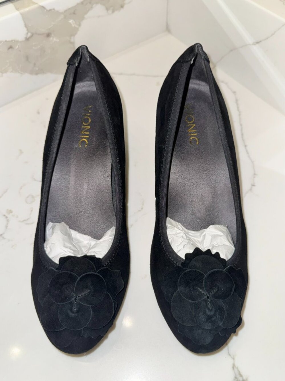 Vionic Hayes Black Suede Wedge Heels Size 7.5 | Floral Appliqué | Orthotic Comfo